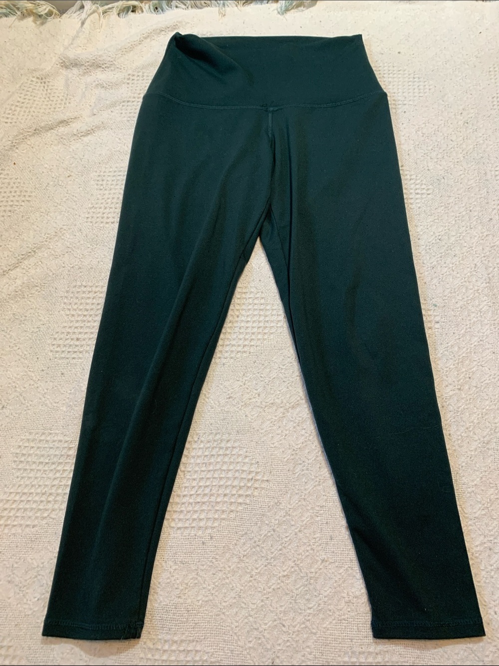 High-Rise Dark Green Leggings for Women — Sleek Everyday Comfort